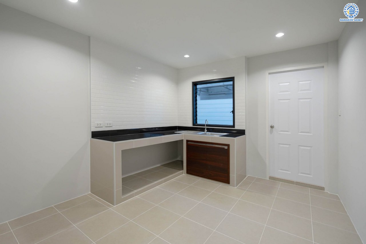 บ้านมือสองตกแต่งใหม่ ม.อักษรา พุทธมณฑลสาย3 ตกแต่งหรูหรา เนื้อที่ 55 ตร.ว. ฟังก์ชัน 3 ห้องนอน 3 ห้องน้ำ จอดรถได้ 2 คัน บนทำเลเชื่อมต่อเมือง ใกล้เซ็นทรัลศาลายา, ม.มหิดล ทางคู่ขนานลอยฟ้าบรมราชชนนี และรายล้อมด้วยสิ่งอำนวยความสะดวกครบ!